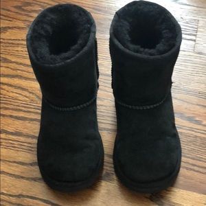 Ugg black toddler size 9 fur boots